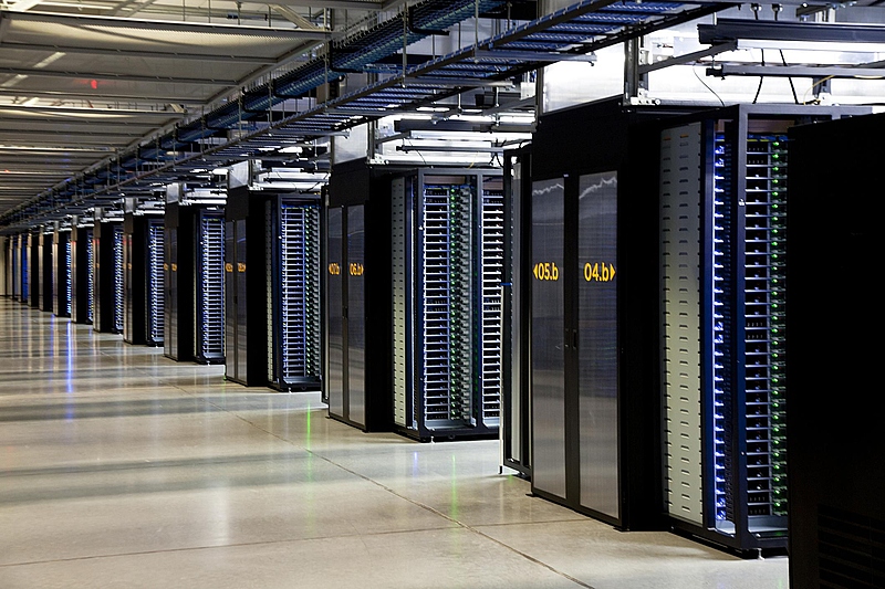 Файл:Facebook-server-farm-kim-steele-photographers-choice-getty-images-57c76b615f9b5829f4bce8fa.jpg